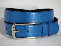 Lady belts - Classic Lady belts - 14320938 / 35, nikelj Klasièni ženski pasovi  iz umetnega usnja so sestavljeni iz dveh plasti. Ženski pasovi iz umetnega usnja, serija 02000 so podloženi s plastjo iz recikliranega usnja.